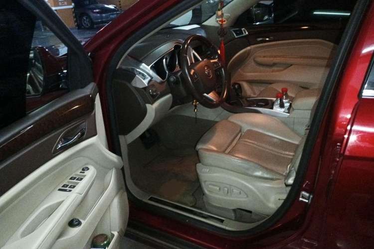 Used Cadillac SRX 2011 3.0L Luxury Model
