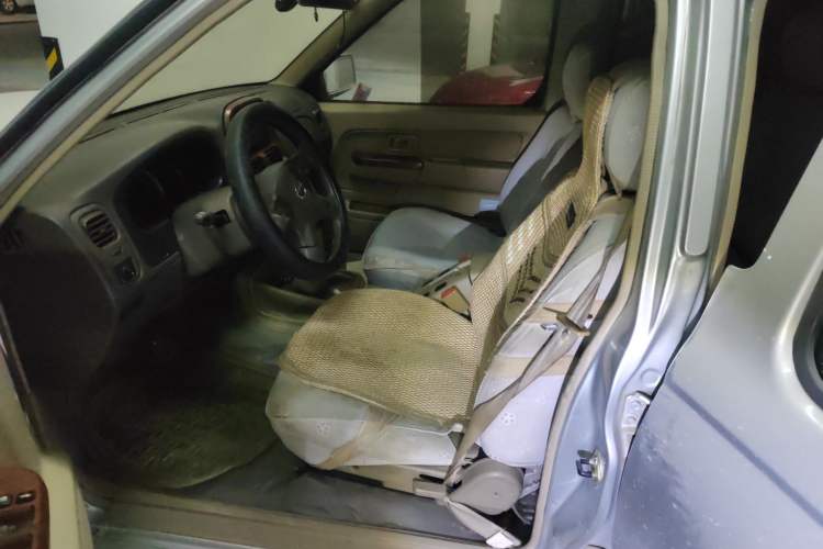 Used Nissan ZN Van 2013 2.4L Two-Wheel Drive Standard Model with 5 Seats
