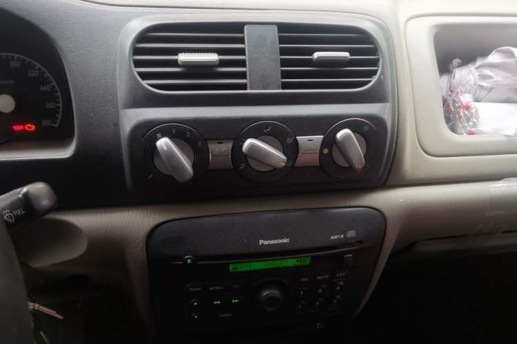 Used Suzuki Wagon R 2010 e 1.4L Manual ES Economy Model Audio And AC Panel