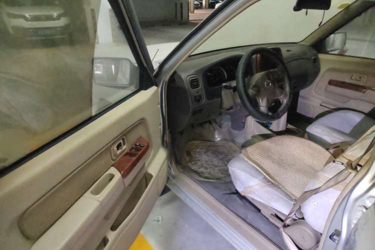 Used Nissan ZN Van 2013 2.4L Two-Wheel Drive Standard Model with 5 Seats
