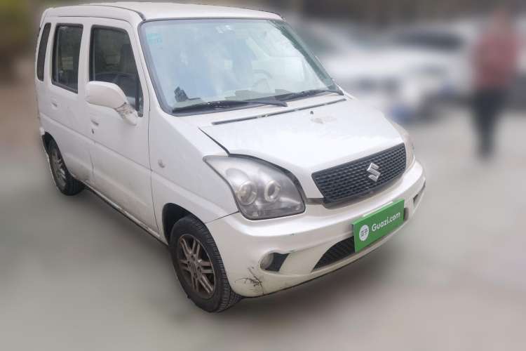 Used Suzuki Wagon R 2010 e 1.4L Manual ES Economy Model Front Right 45 Deg