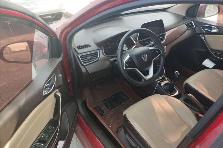 Used Baojun 310W 2017 1.5L Manual Fashion Model China V