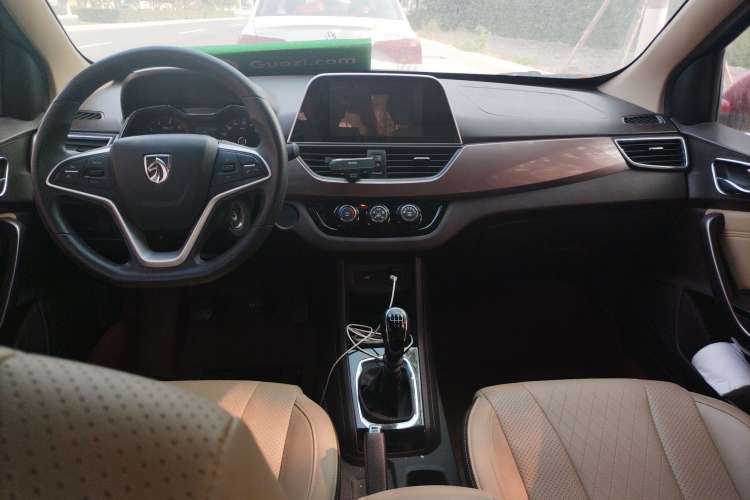 Used Baojun 310W 2017 1.5L Manual Fashion Model China V