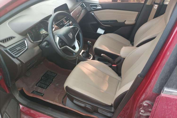 Used Baojun 310W 2017 1.5L Manual Fashion Model China V