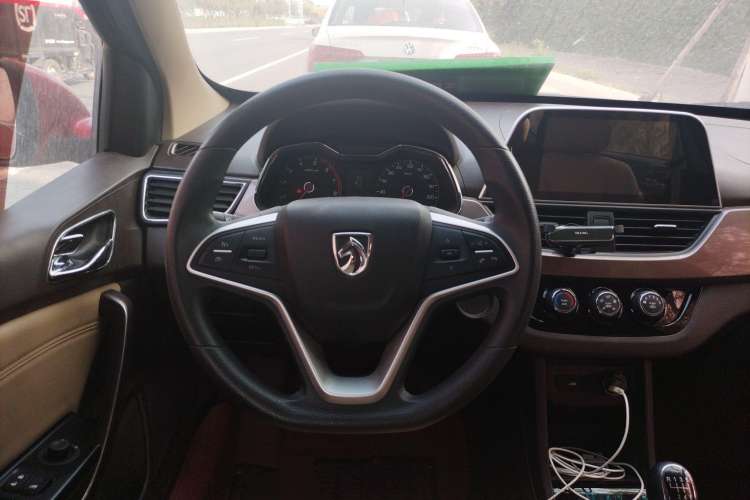 Used Baojun 310W 2017 1.5L Manual Fashion Model China V