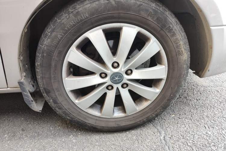 Used JAC Refine M5 2013 2.0T Gasoline Automatic Business Edition
