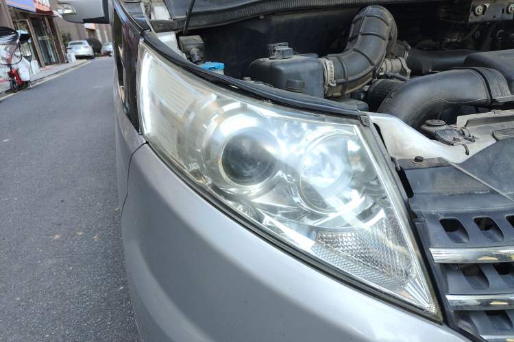 Used JAC Refine M5 2013 2.0T Gasoline Automatic Business Edition
