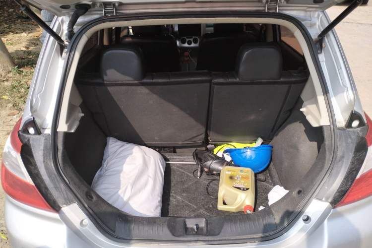 Used Venucia R50 2013 1.6L Manual Fashion Edition