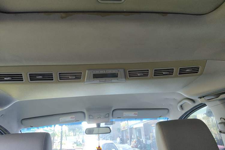 Used JAC Refine M5 2013 2.0T Gasoline Automatic Business Edition
