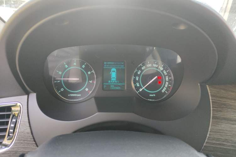 Used JAC Refine M5 2013 2.0T Gasoline Automatic Business Edition
