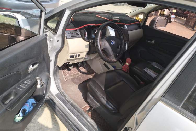 Used Venucia R50 2013 1.6L Manual Fashion Edition