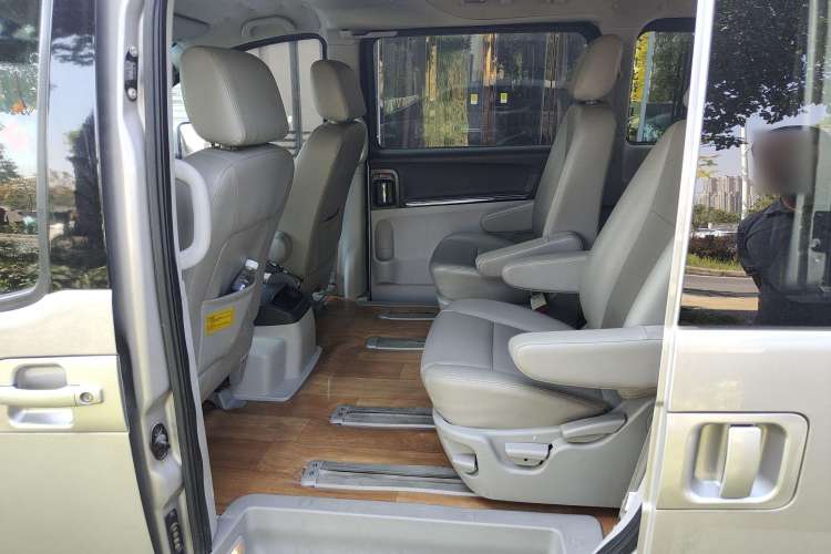 Used JAC Refine M5 2013 2.0T Gasoline Automatic Business Edition
