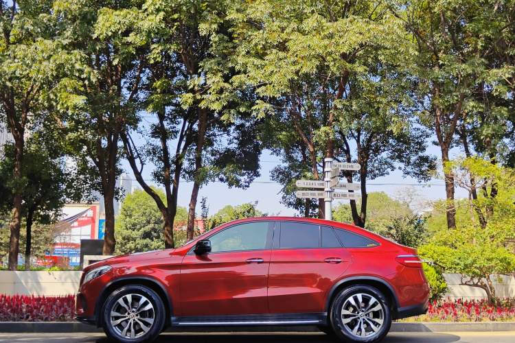 Used Mercedes-Benz GLE Coupe 2017 GLE 400 4MATIC Coupe SUV