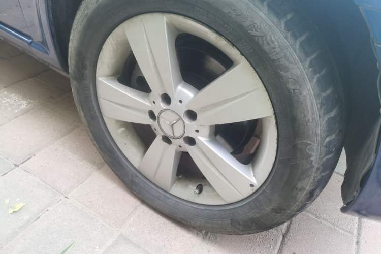 Used Mercedes-Benz Viano 2010 2.5L Prestige Edition Right Front Wheel Hub