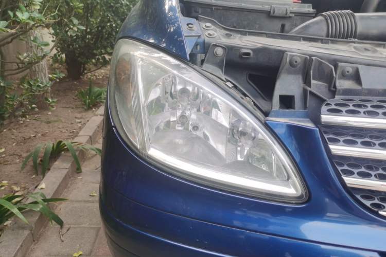 Used Mercedes-Benz Viano 2010 2.5L Prestige Edition Right Front Headlight