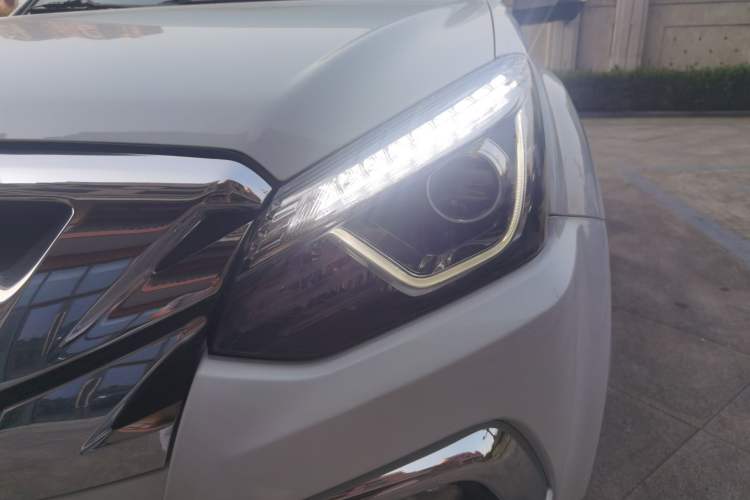 Used Isuzu mu-X 2020 1.9T Diesel Automatic 4x4 Enjoyment Edition 5 Seats China VI Standard
