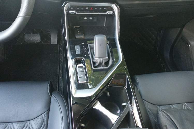 Used Wuling Asta 2022 2.0L DHT Electric-Speed Version
