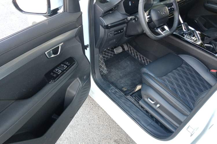 Used Wuling Asta 2022 2.0L DHT Electric-Speed Version
