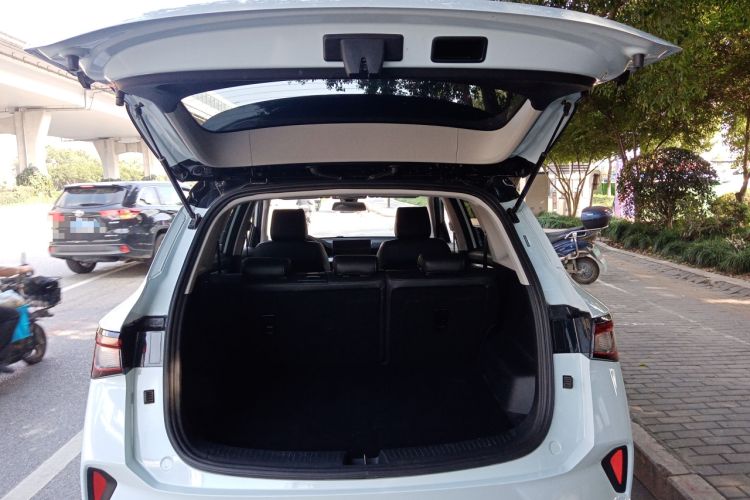 Used Wuling Asta 2022 2.0L DHT Electric-Speed Version
