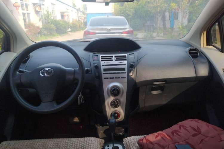 Used Toyota Yaris 2008 1.6G Automatic Deluxe Edition Center Console