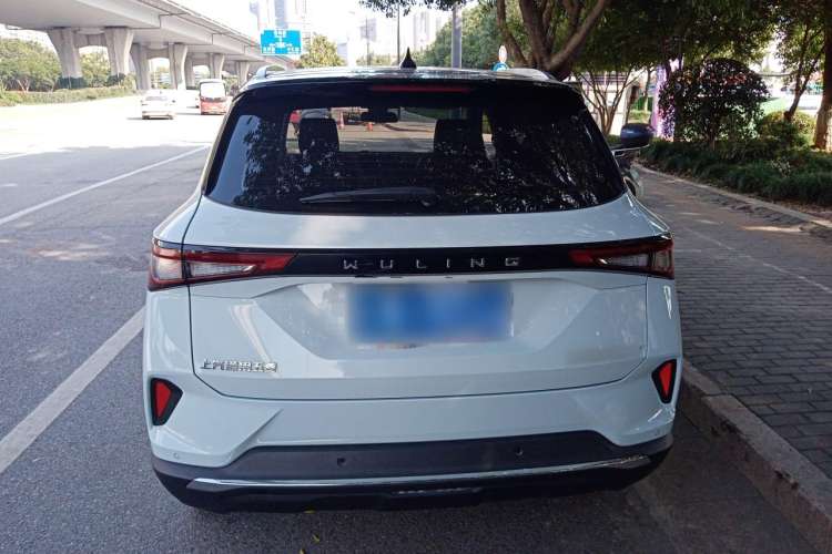 Used Wuling Asta 2022 2.0L DHT Electric-Speed Version
