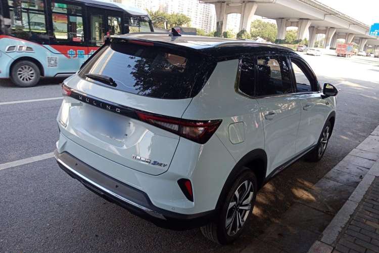 Used Wuling Asta 2022 2.0L DHT Electric-Speed Version
