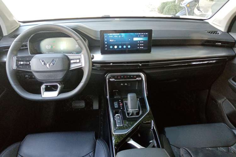 Used Wuling Asta 2022 2.0L DHT Electric-Speed Version
