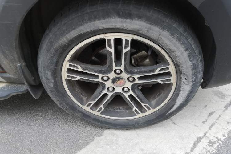 Used FORTHING Joyear X5 2013 1.6L Manual Luxury Model China IV Standard
