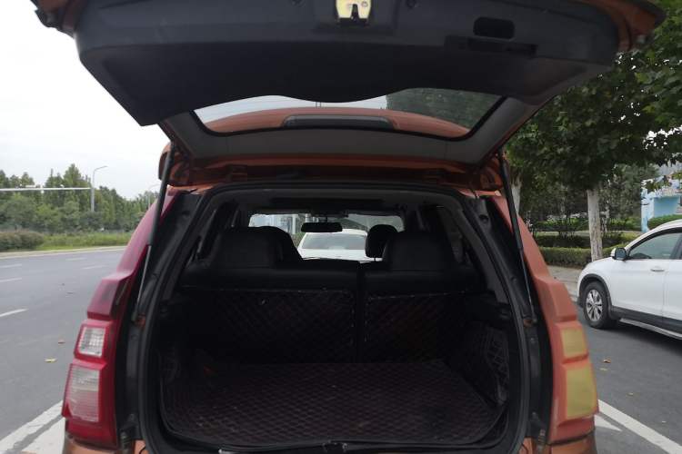 Used FORTHING Joyear X5 2013 1.6L Manual Luxury Model China IV Standard
