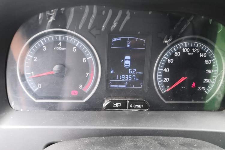 Used FORTHING Joyear X5 2013 1.6L Manual Luxury Model China IV Standard
