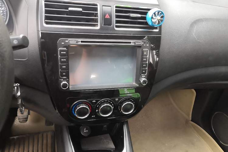 Used FORTHING Joyear X5 2013 1.6L Manual Luxury Model China IV Standard
