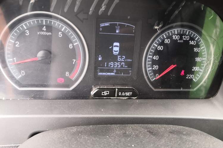 Used FORTHING Joyear X5 2013 1.6L Manual Luxury Model China IV Standard
