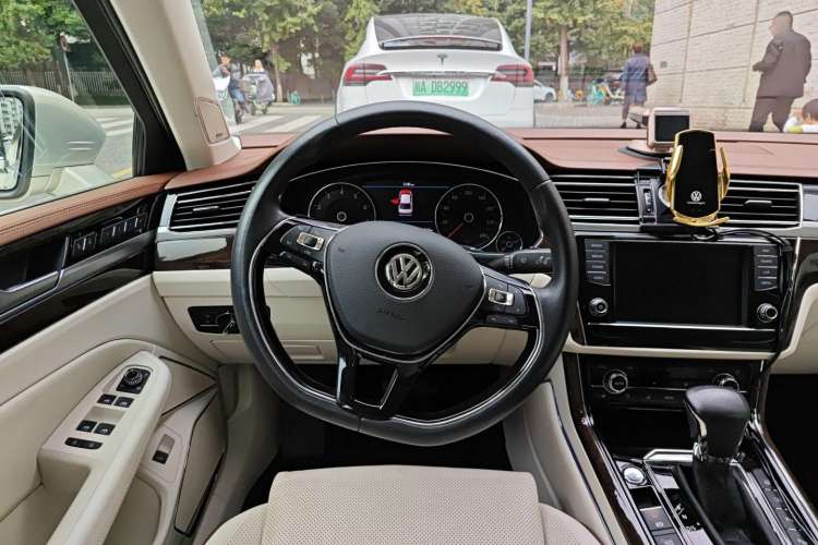 Used Volkswagen Phideon 2016 380TSI Two-Wheel-Drive Executive Version
