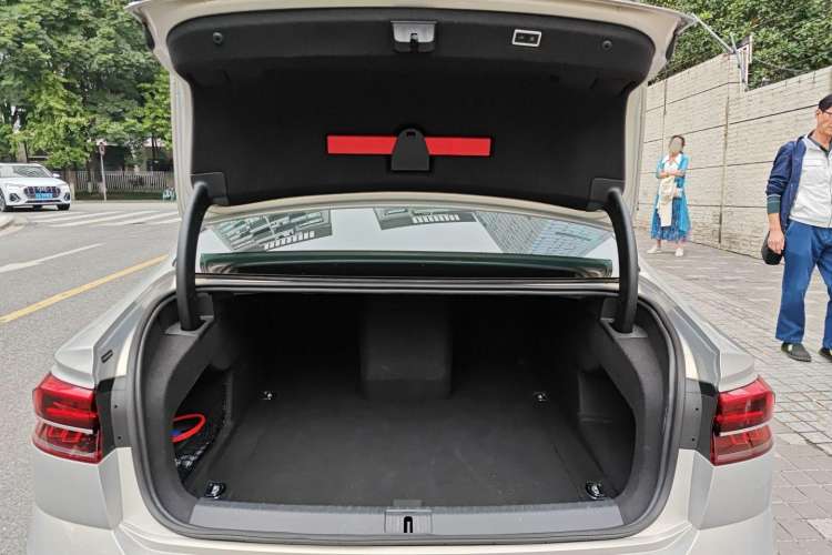 Used Volkswagen Phideon 2016 380TSI Two-Wheel-Drive Executive Version
