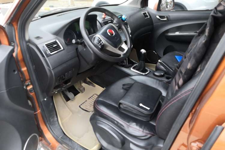 Used FORTHING Joyear X5 2013 1.6L Manual Luxury Model China IV Standard
