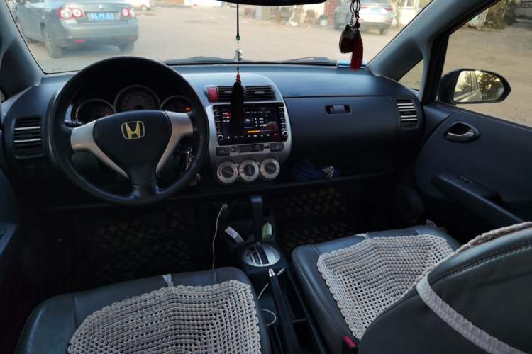 Used Honda Fit 2004 1.5L CVT Center Console