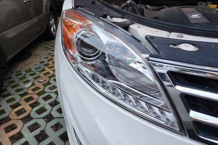 Used GAC Trumpchi GS5 2013 1.8T Automatic All-Wheel-Drive Luxury Edition Right Front Headlight