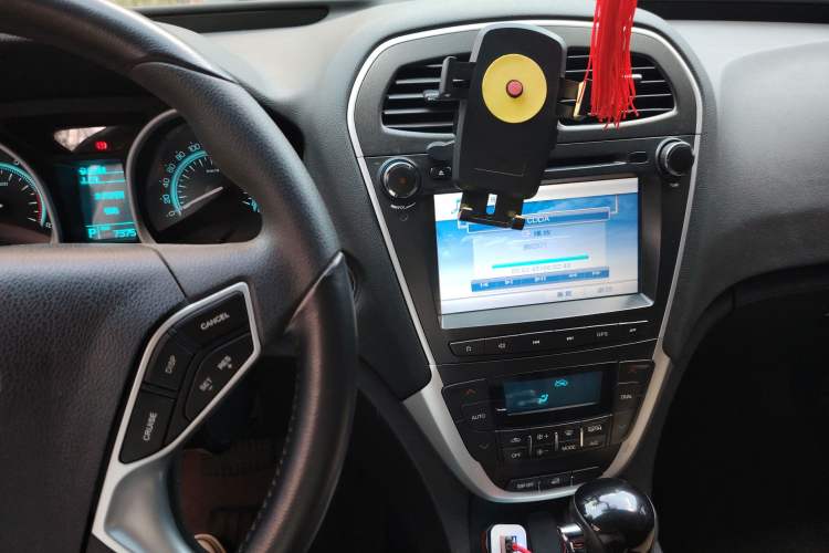 Used GAC Trumpchi GS5 2013 1.8T Automatic All-Wheel-Drive Luxury Edition Audio And AC Panel