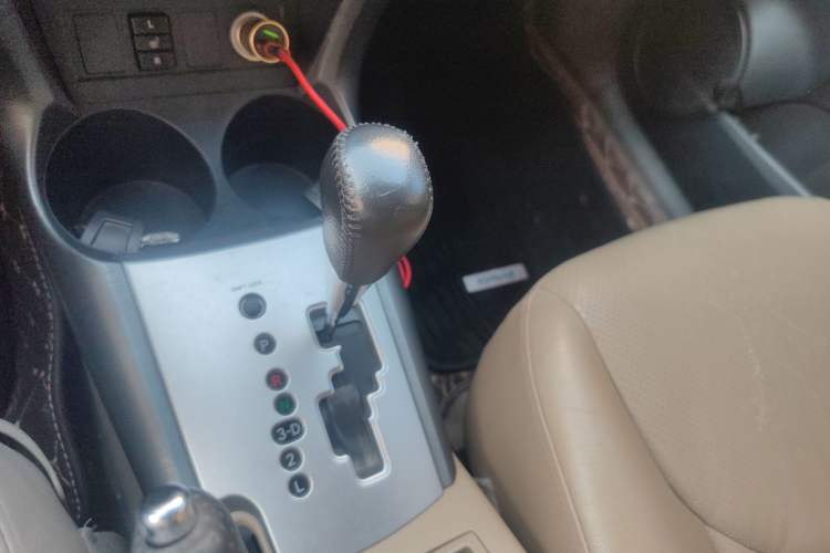 Used Toyota RAV4 2012 Luxurious 2.4L Automatic 4x4 with Stylish Features
