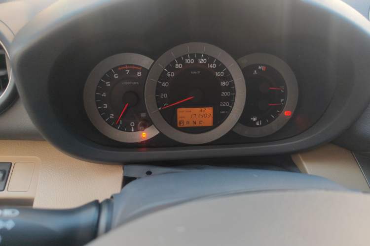 Used Toyota RAV4 2012 Luxurious 2.4L Automatic 4x4 with Stylish Features
