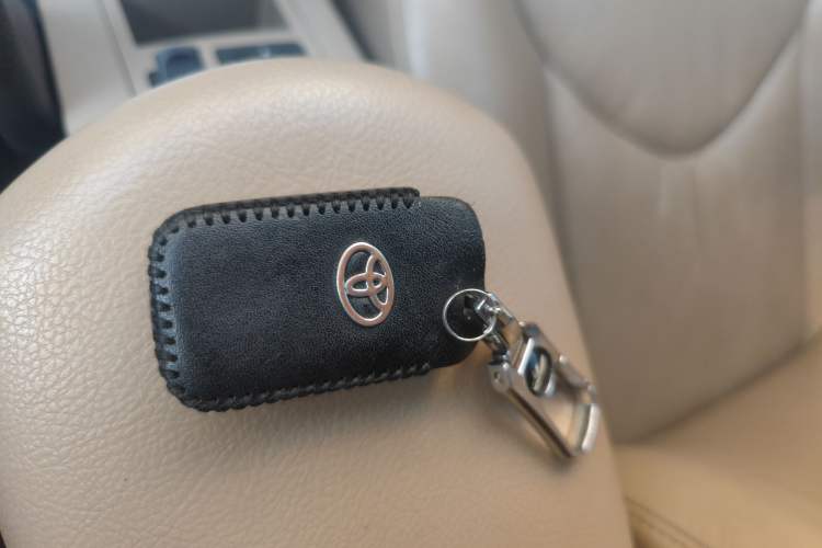 Used Toyota RAV4 2012 Luxurious 2.4L Automatic 4x4 with Stylish Features
