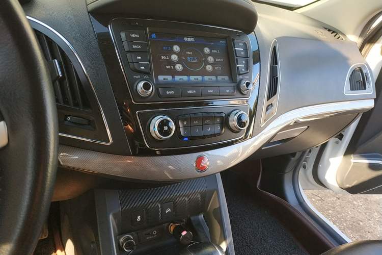 Used JAC Refine S5 2015 1.5T Automatic Elite Model