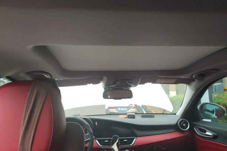 Used Alfa Romeo Giulia 2017 2.0T 280HP Luxury Edition Headliner