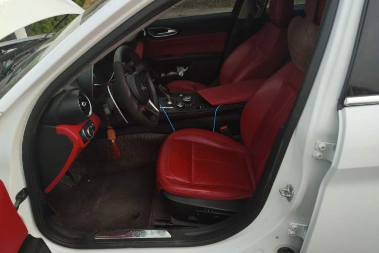 Used Alfa Romeo Giulia 2017 2.0T 280HP Luxury Edition Left Front Seat