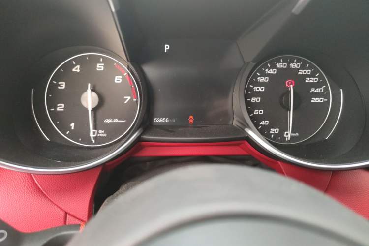 Used Alfa Romeo Giulia 2017 2.0T 280HP Luxury Edition Odometer Close Up