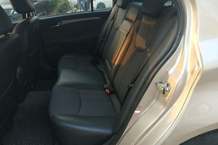 Used Roewe 350 2013 350C 1.5L Manual Swift Edition
