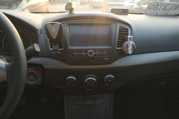 Used Roewe 350 2013 350C 1.5L Manual Swift Edition
