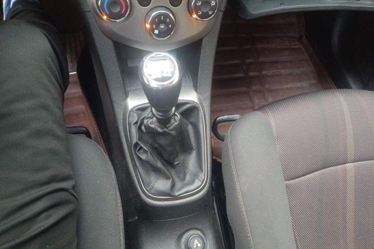 Used Chevrolet Aveo Sonic 2013 Hatchback 1.6L MT SX Stylish Audio-Visual Edition