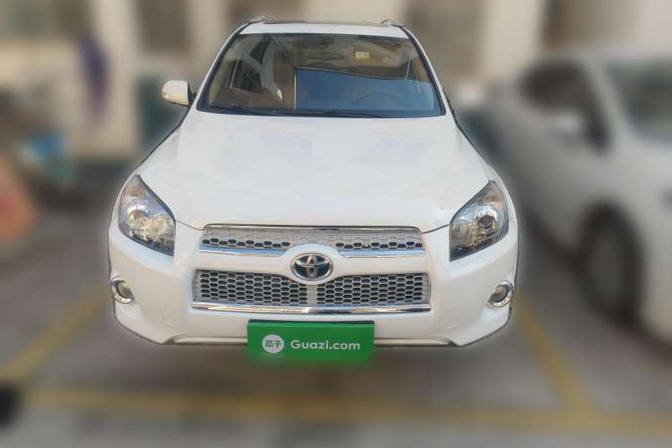 Used Toyota RAV4 2012 Luxurious 2.4L Automatic 4x4 with Stylish Features
