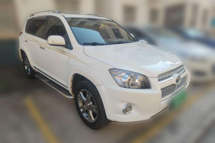 Used Toyota RAV4 2012 Luxurious 2.4L Automatic 4x4 with Stylish Features

